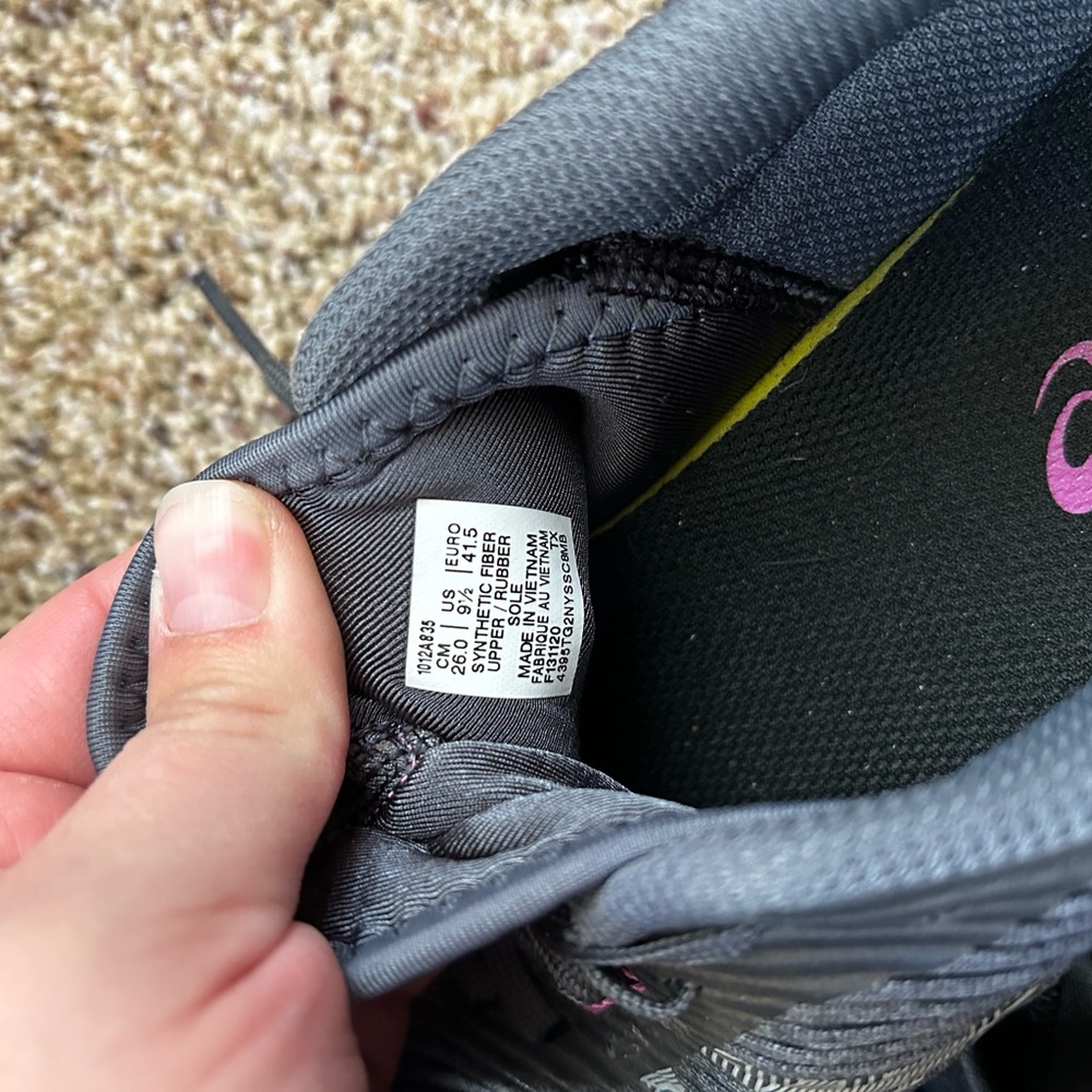 Women’s ASICS - Picture 4 of 5